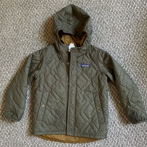Boys reversible Patagonia quilted hooded jacket 5t